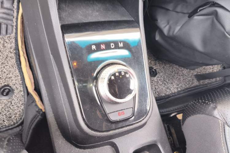 Used Baojun 310W 2018 1.5L Automatic Fashion Version China V Emission Standard Gear Lever