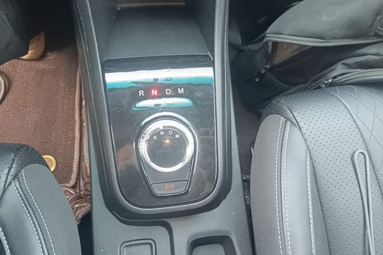 Used Baojun 310W 2018 1.5L Automatic Fashion Edition China VI Gear Lever