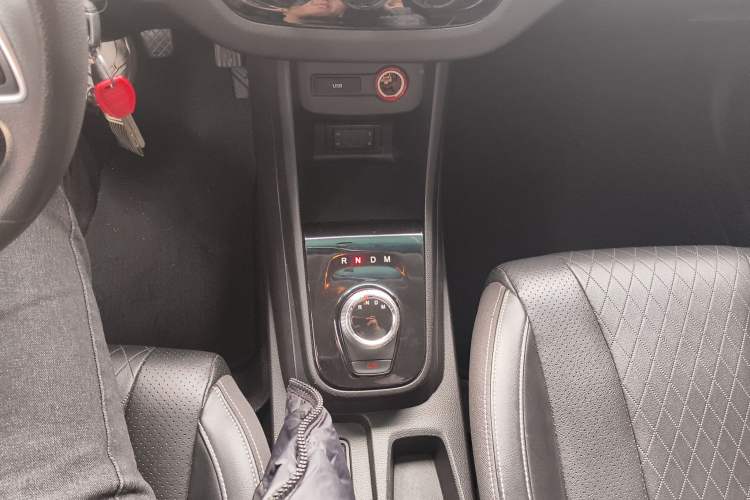 Used Baojun 310W 2018 1.5L Automatic Fashion Version China V Emission Standard Gear Lever