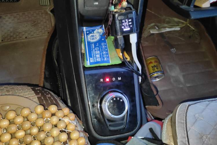 Used Baojun 310W 2018 1.5L Automatic Luxury Version China VI Emission Standard Gear Lever