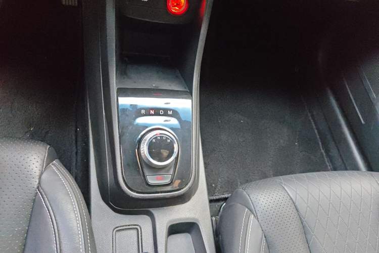 Used Baojun 310W 2018 1.5L Automatic Luxury Version China V Gear Lever