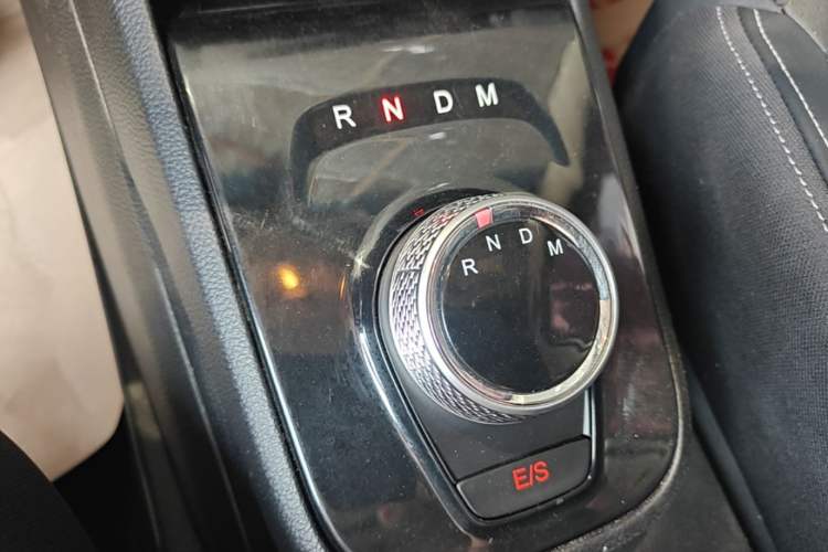 Used Baojun 310W 2018 1.5L Automatic Luxury Version China V Gear Lever