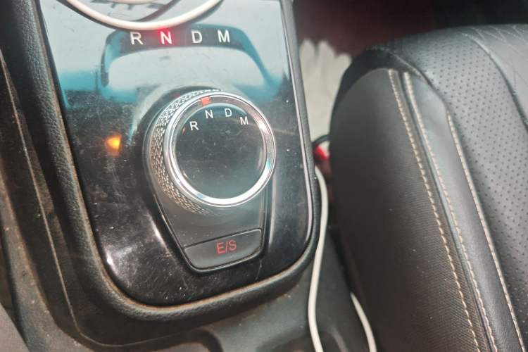 Used Baojun 310W 2018 1.5L Automatic Fashion Version China V Emission Standard Gear Lever