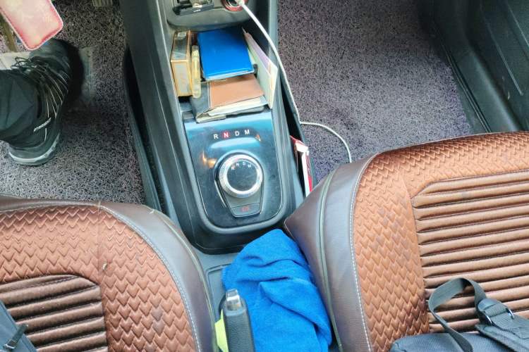 Used Baojun 310W 2018 1.5L Automatic Fashion Edition China VI Gear Lever