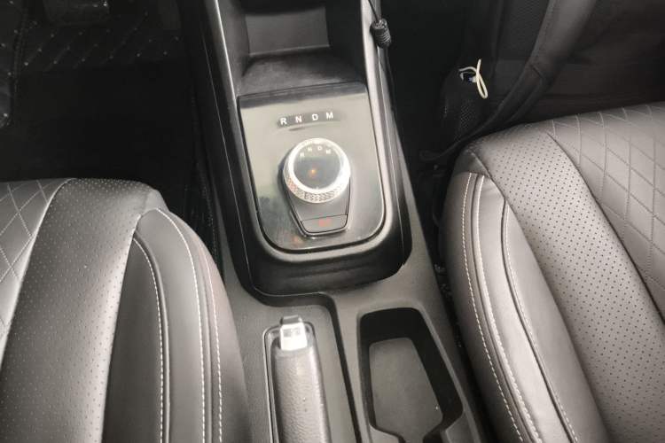 Used Baojun 310W 2018 1.5L Automatic Luxury Version China V Gear Lever