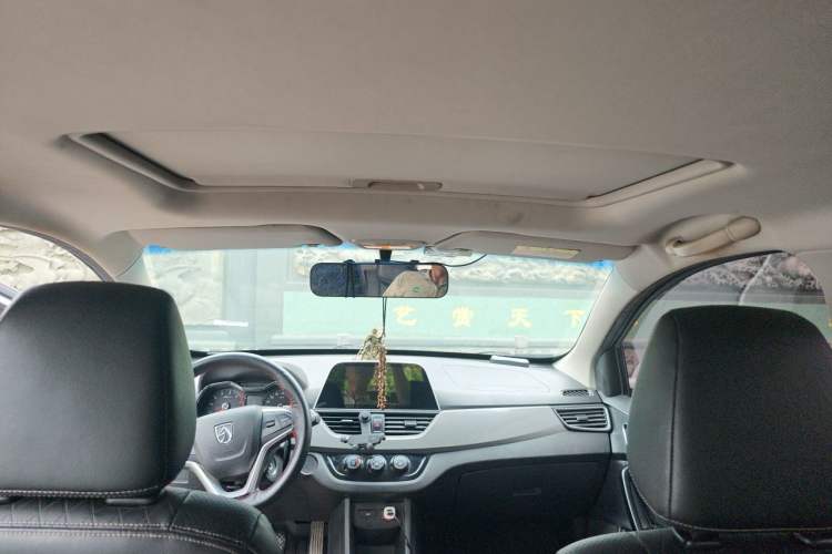 Used Baojun 310W 2018 1.5L Automatic Luxury Version China VI Emission Standard Headliner
