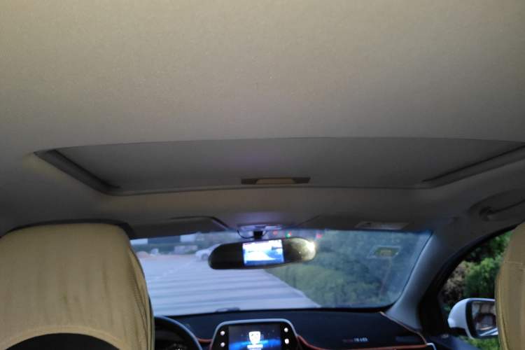Used Baojun 310W 2018 1.5L Automatic Luxury Version China VI Emission Standard Headliner