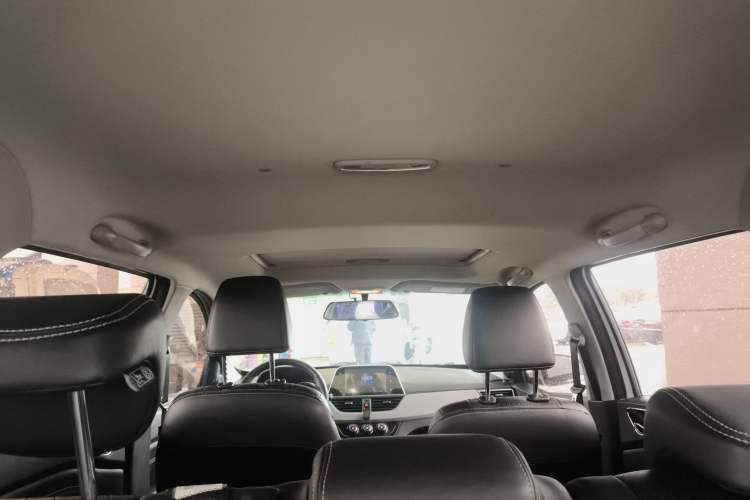 Used Baojun 310W 2018 1.5L Automatic Luxury Version China V Headliner