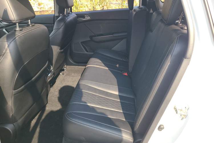 Used Baojun 310W 2018 1.5L Automatic Fashion Version China V Emission Standard Interior 1