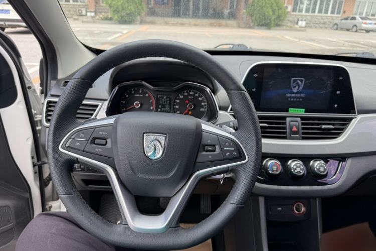 Used Baojun 310W 2018 1.5L Automatic Luxury Version China V Interior 1
