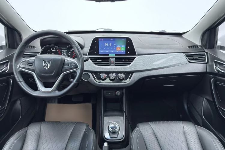 Used Baojun 310W 2018 1.5L Automatic Luxury Version China V Interior 1