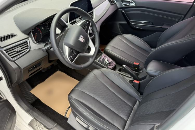 Used Baojun 310W 2018 1.5L Automatic Luxury Version China V Interior 10
