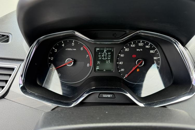 Used Baojun 310W 2018 1.5L Automatic Luxury Version China V Interior 12