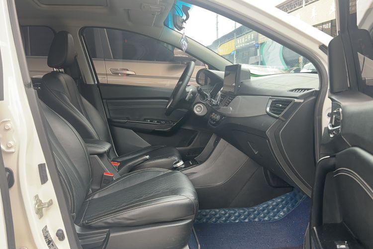Used Baojun 310W 2018 1.5L Automatic Luxury Version China V Interior 3