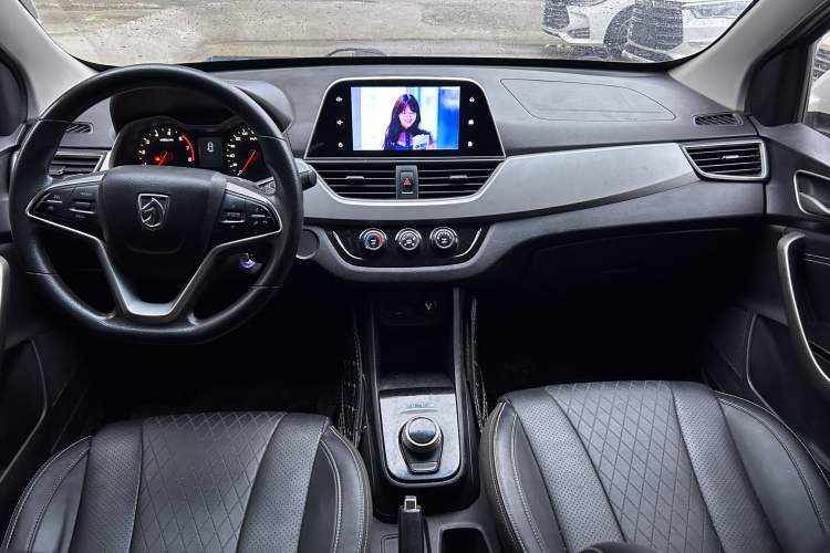Used Baojun 310W 2018 1.5L Automatic Fashion Version China V Emission Standard Interior 3