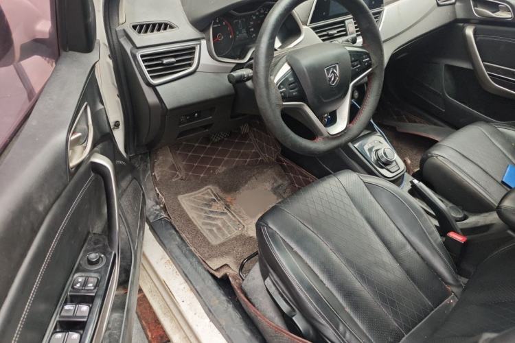 Used Baojun 310W 2018 1.5L Automatic Fashion Version China V Emission Standard Interior 3