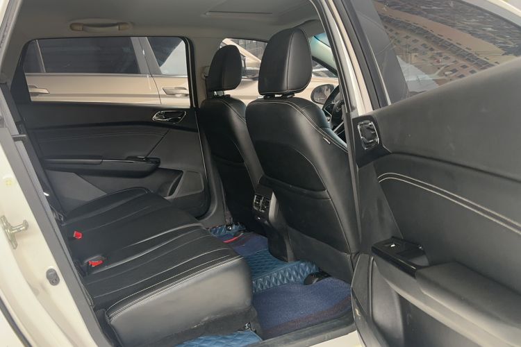Used Baojun 310W 2018 1.5L Automatic Luxury Version China V Interior 4