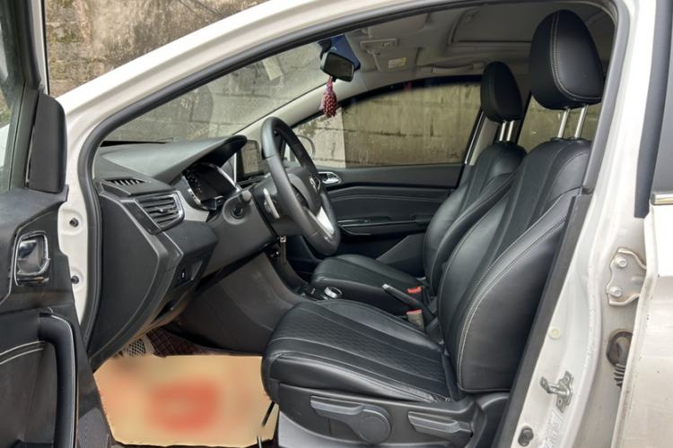 Used Baojun 310W 2018 1.5L Automatic Luxury Version China V Interior 4