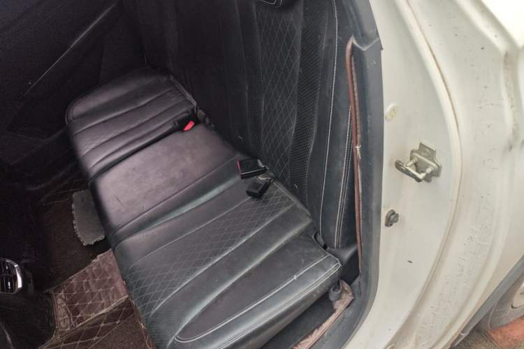 Used Baojun 310W 2018 1.5L Automatic Fashion Version China V Emission Standard Interior 4