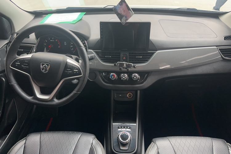 Used Baojun 310W 2018 1.5L Automatic Luxury Version China V Interior 5
