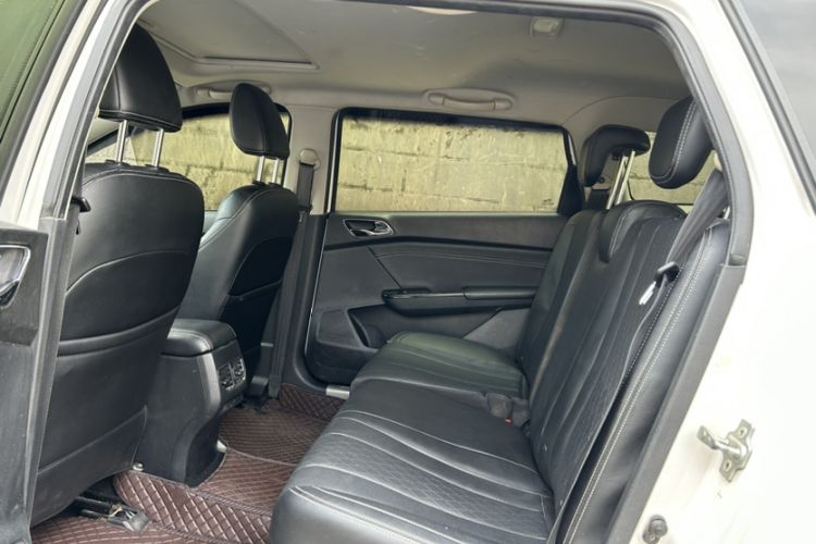 Used Baojun 310W 2018 1.5L Automatic Luxury Version China V Interior 5