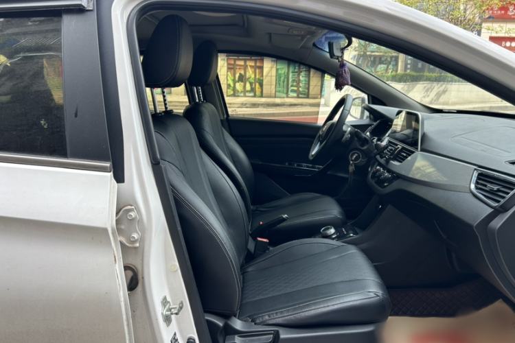 Used Baojun 310W 2018 1.5L Automatic Luxury Version China V Interior 7