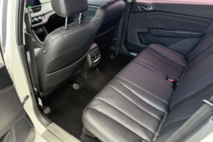 Used Baojun 310W 2018 1.5L Automatic Luxury Version China V Interior 7