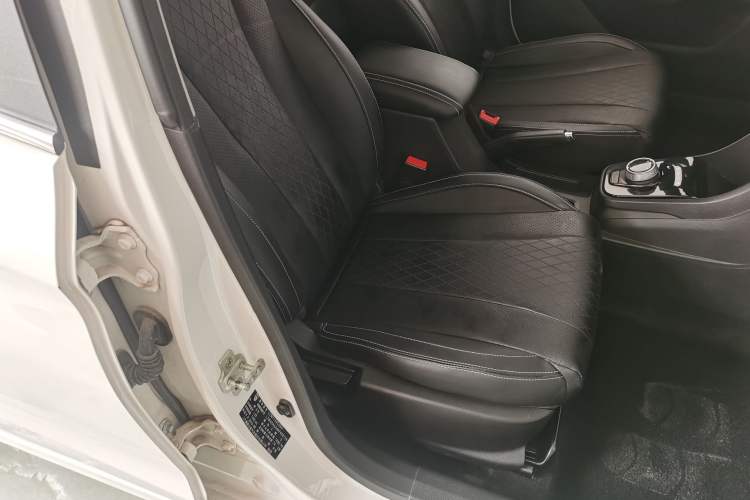 Used Baojun 310W 2018 1.5L Automatic Fashion Edition China VI Interior 7