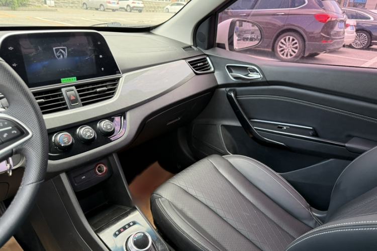 Used Baojun 310W 2018 1.5L Automatic Luxury Version China V Interior 8