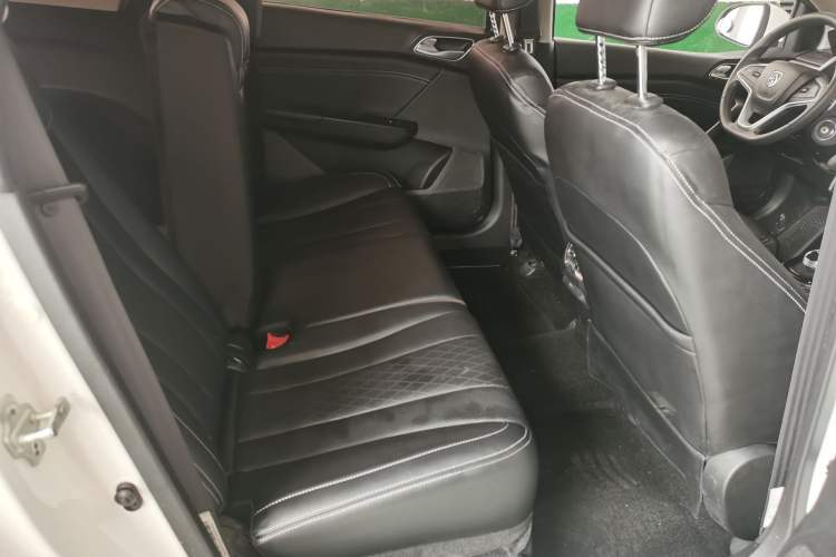 Used Baojun 310W 2018 1.5L Automatic Fashion Edition China VI Interior 8