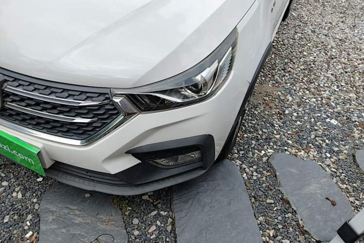 Used Baojun 310W 2018 1.5L Automatic Luxury Version China V Left Front Headlight