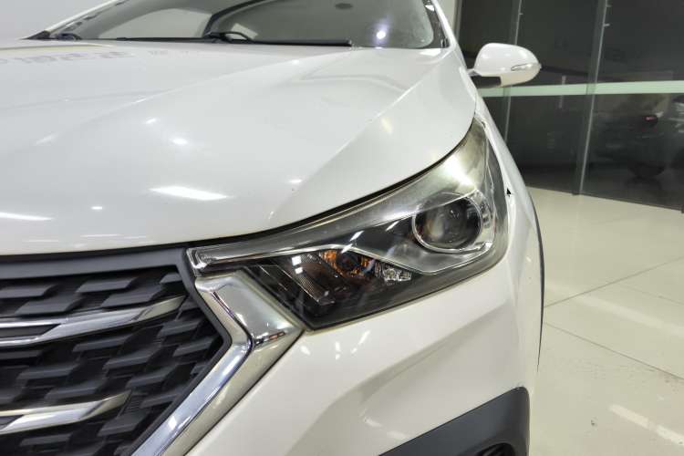Used Baojun 310W 2018 1.5L Automatic Fashion Version China V Emission Standard Left Front Headlight