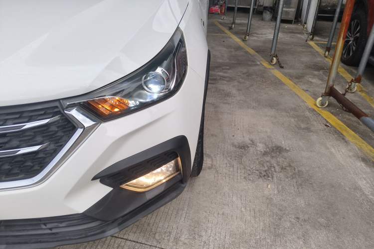 Used Baojun 310W 2018 1.5L Automatic Fashion Version China V Emission Standard Left Front Headlight