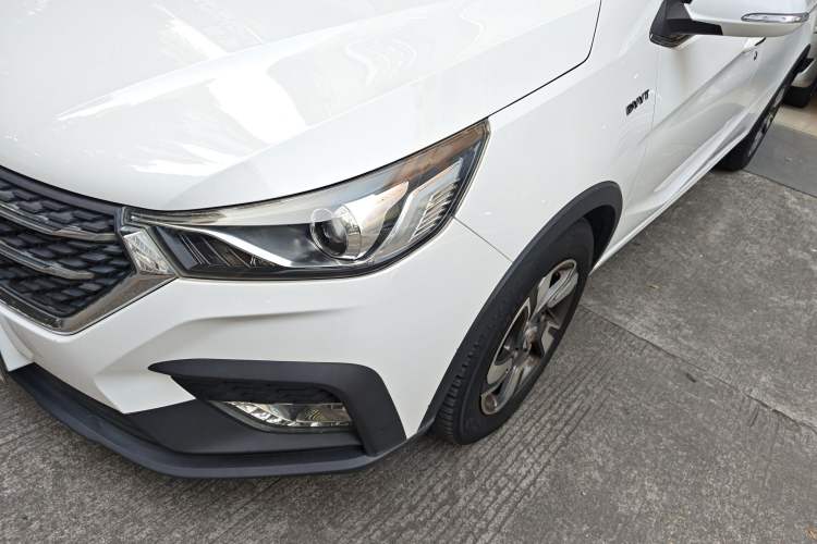 Used Baojun 310W 2018 1.5L Automatic Luxury Version China V Left Front Headlight