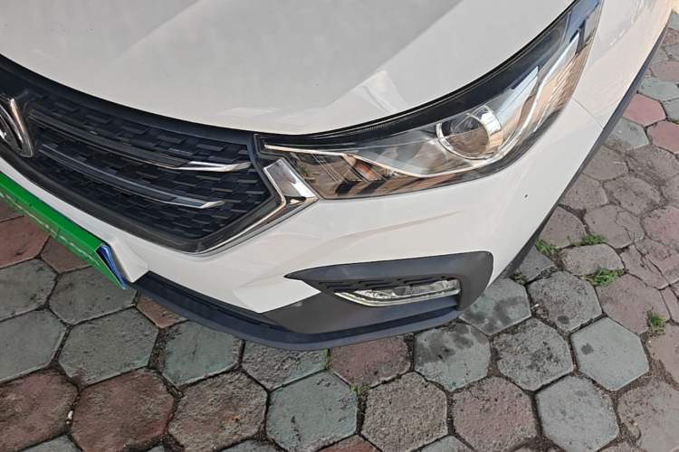 Used Baojun 310W 2018 1.5L Automatic Luxury Version China V Left Front Headlight