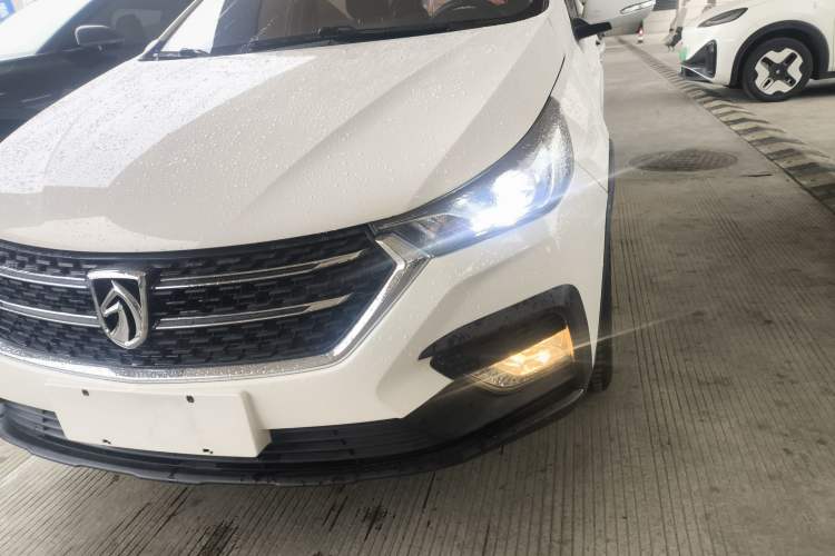 Used Baojun 310W 2018 1.5L Automatic Luxury Version China V Left Front Headlight