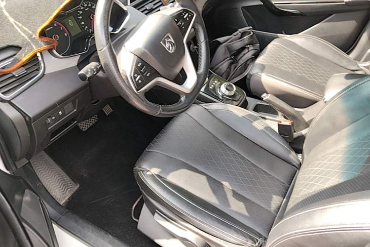 Used Baojun 310W 2018 1.5L Automatic Luxury Version China V Left Front Seat