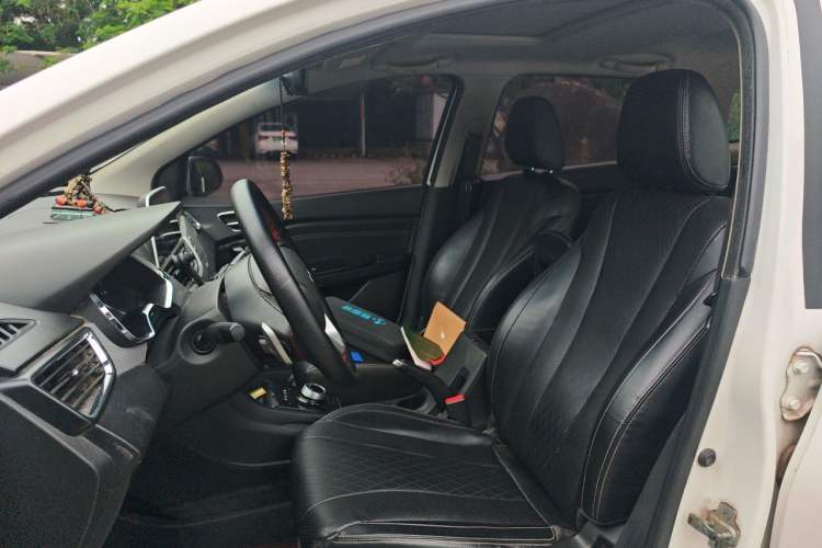 Used Baojun 310W 2018 1.5L Automatic Luxury Version China VI Emission Standard Left Front Seat