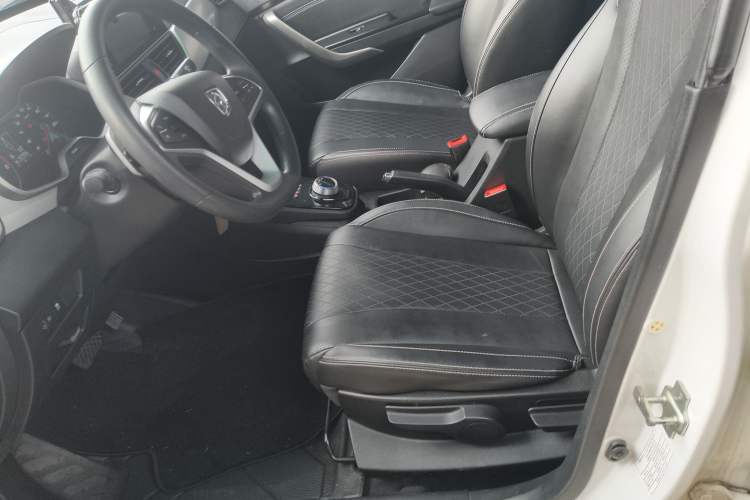 Used Baojun 310W 2018 1.5L Automatic Fashion Version China V Emission Standard Left Front Seat