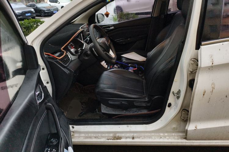 Used Baojun 310W 2018 1.5L Automatic Luxury Version China V Left Front Seat
