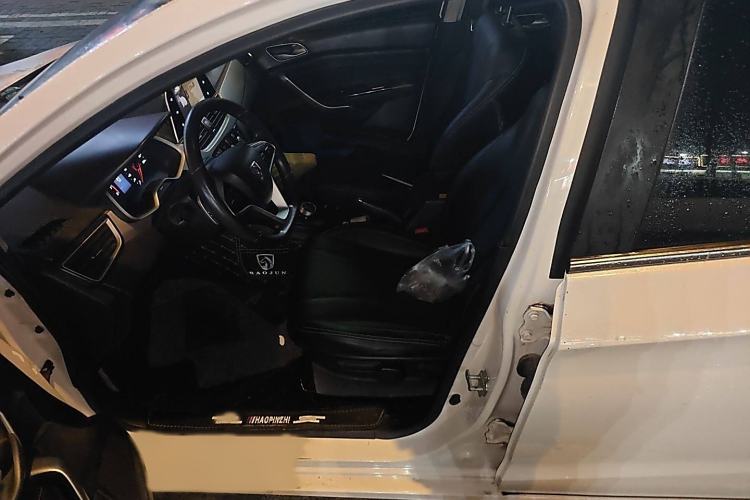 Used Baojun 310W 2018 1.5L Automatic Fashion Version China V Emission Standard Left Front Seat