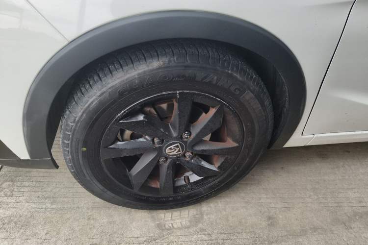 Used Baojun 310W 2018 1.5L Automatic Fashion Version China V Emission Standard Left Front Wheel Hub