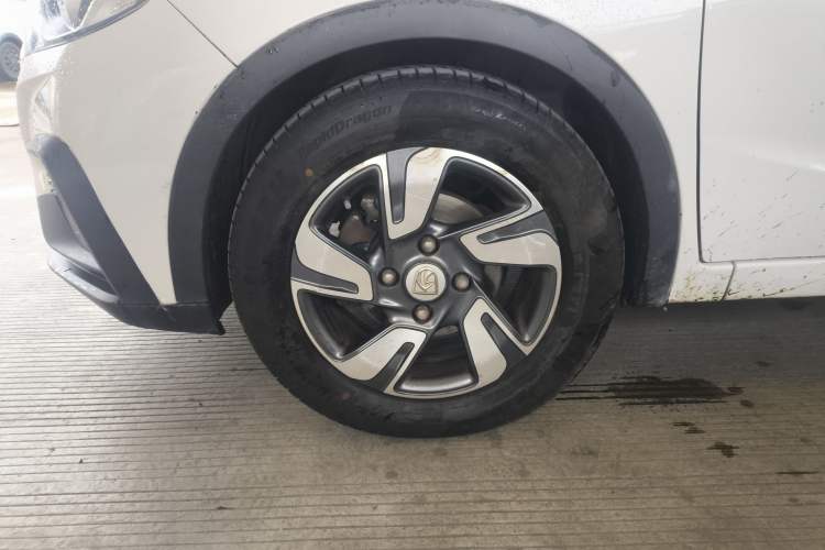 Used Baojun 310W 2018 1.5L Automatic Luxury Version China V Left Front Wheel Hub