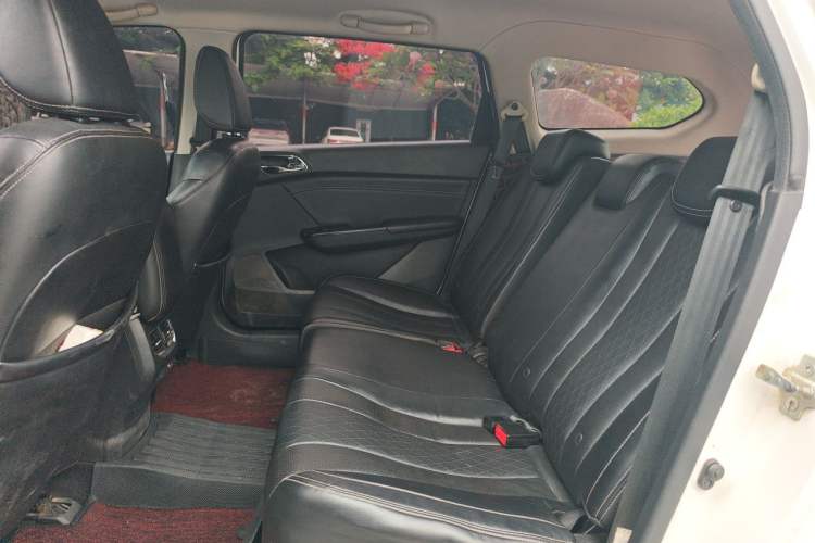 Used Baojun 310W 2018 1.5L Automatic Luxury Version China VI Emission Standard Left Rear Seat