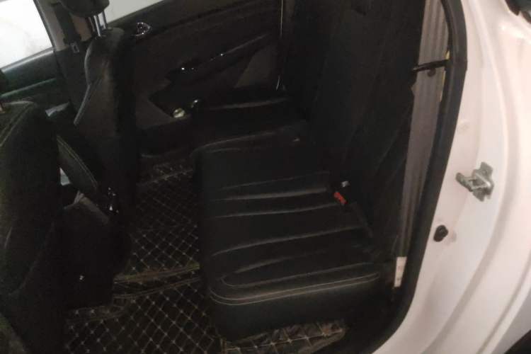 Used Baojun 310W 2018 1.5L Automatic Luxury Version China V Left Rear Seat