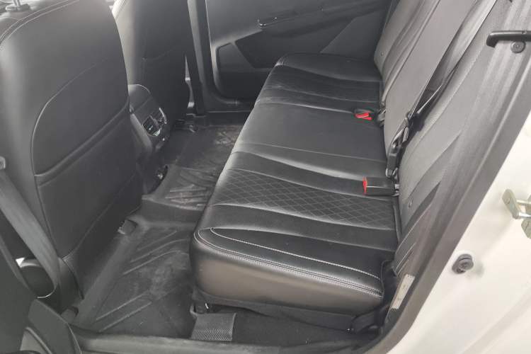 Used Baojun 310W 2018 1.5L Automatic Fashion Version China V Emission Standard Left Rear Seat