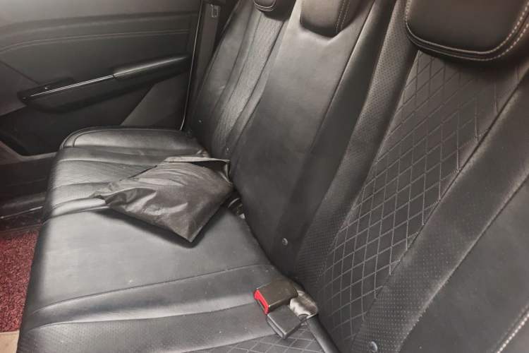 Used Baojun 310W 2018 1.5L Automatic Fashion Version China V Emission Standard Left Rear Seat