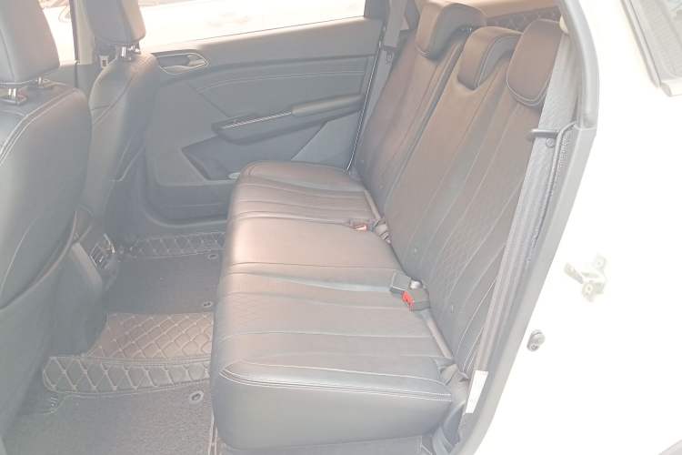 Used Baojun 310W 2018 1.5L Automatic Fashion Version China V Emission Standard Left Rear Seat