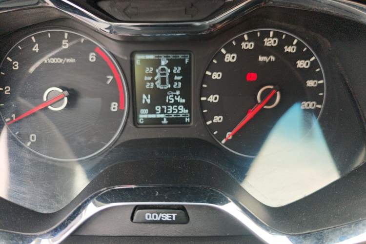 Used Baojun 310W 2018 1.5L Automatic Luxury Version China VI Emission Standard Odometer Close Up