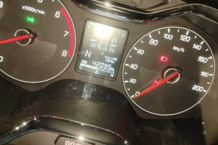 Used Baojun 310W 2018 1.5L Automatic Luxury Version China V Odometer Close Up